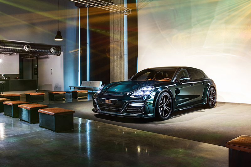 Techart所改造的Panamera Sport Turismo,則以金龜般的暗綠色示人。