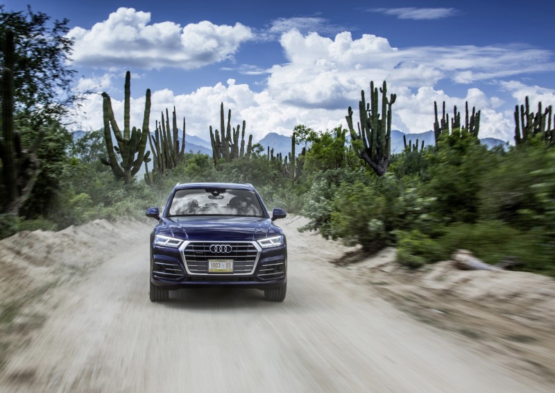 入主Audi Q5 及Q7的準車主可享有120萬超值0%零利率購車優惠 、 一年乙式保險及五年原廠保固。