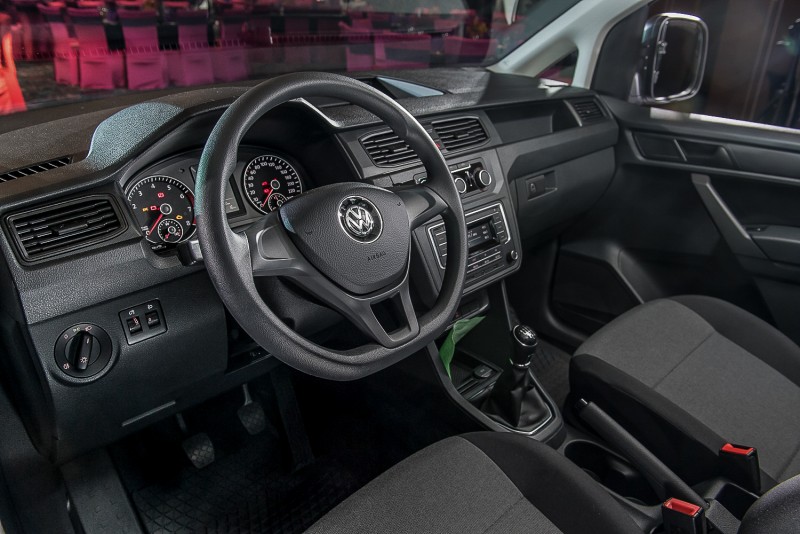 Caddy Maxi Van則是匹配一具1.4 TSI動力心臟,最大馬力來到125hp,扭力輸出亦增長為22.4kgm,同樣能在1500~3500轉的低轉速區間輸出最大扭力,對應六速手排變速箱,輕鬆對應高荷重行駛與各種路況。