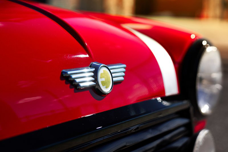 仔細看,車頭與車尾的廠徽已經改成Mini E的新Logo!
