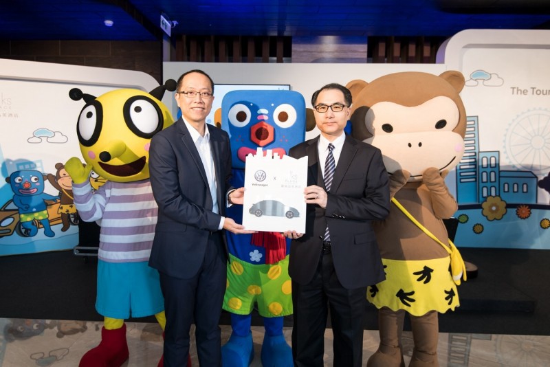 台灣福斯汽車市場行銷暨公共關係處長陳冠宇(左)與環華豐集團總經理吳聲怡(右),以「Carstel」再創體驗新猷