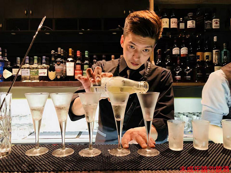 店內創意酒單皆由曾獲得2012 Hong Kong Ungava Gin Cocktail Competition冠軍的總顧問調酒師Leo設計。