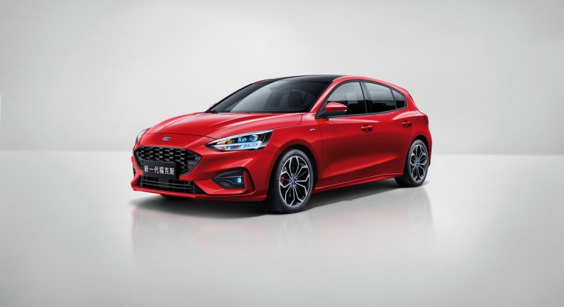 看車頭中文就知道這就是中國市場專屬的Focus ST-Line,看來台灣也有機會見到