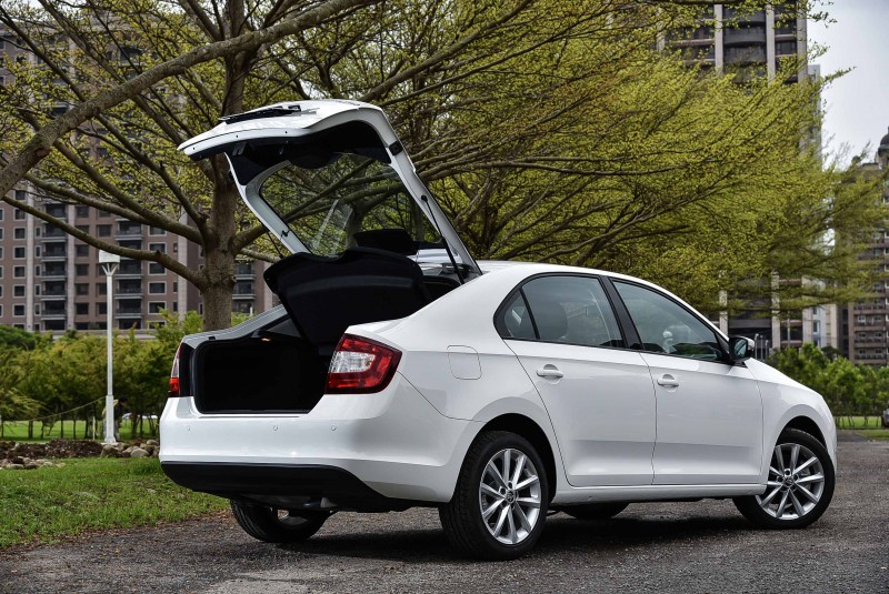 Rapid擁有一般房車難以望其項背的「LiftBack」斜背尾門上掀功能