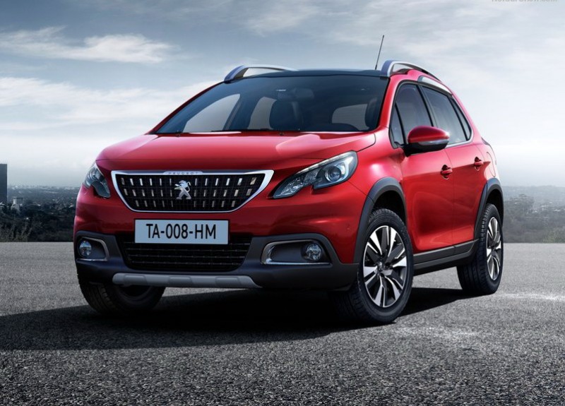 Peugeot 2008 透過車頂架、防滾石塑件飾板及充滿肌肉感的鈑件線條點綴出濃厚的越野性格