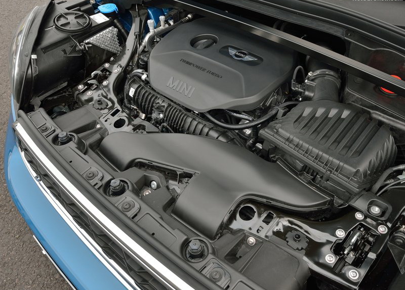 Mini Countryman Cooper S 版能在7.4秒加速破百公里的實力,讓這部家庭號擁有允文允武的雙重性格