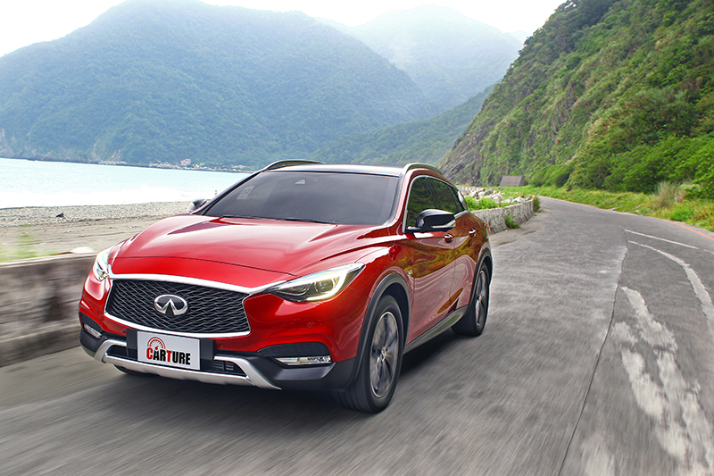 QX30對應各式路況都相當怡然自得。
