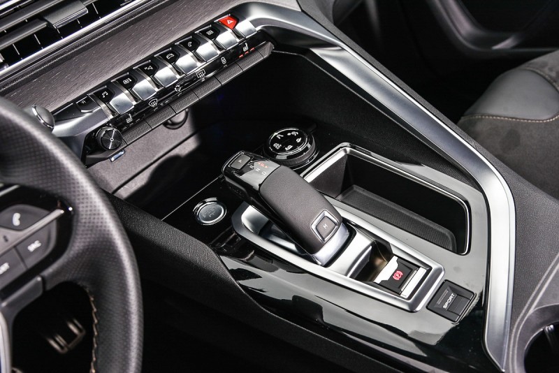 Peugeot 3008首度採用線傳排檔座