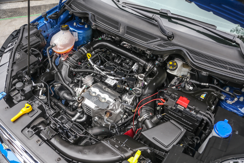 新增的EcoBoost 125旗艦型搭載1.0升EcoBoost渦輪增壓汽油引擎,透過缸內直噴、雙可變汽門正時系統、渦輪增壓三項關鍵先進技術,可擁有125ps馬力與17.33kgm扭力峰值。