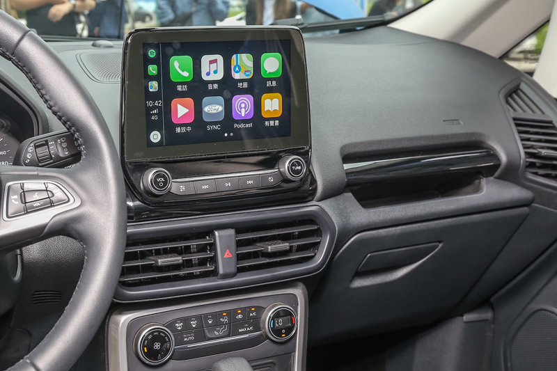 EcoSport EcoBoost 125旗艦型導入SYNC 3娛樂通訊整合系統,支援Apple CarPlay及Android Auto,可於懸浮式8吋LCD彩色液晶觸控螢幕操控外,也支援聲控功能,並搭配最高7具揚聲器,大幅提升影音規格。