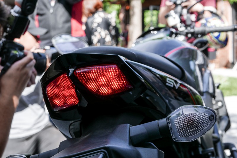 2018年SV650X採用運動化雙尾燈設計