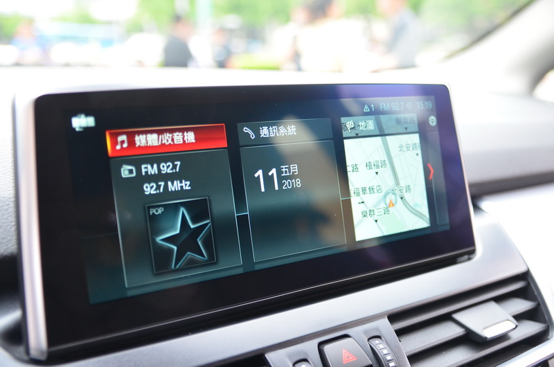 全新BMW 2系列採用最新iDrive系統介面(ID6),並配備6.5吋中控顯示幕