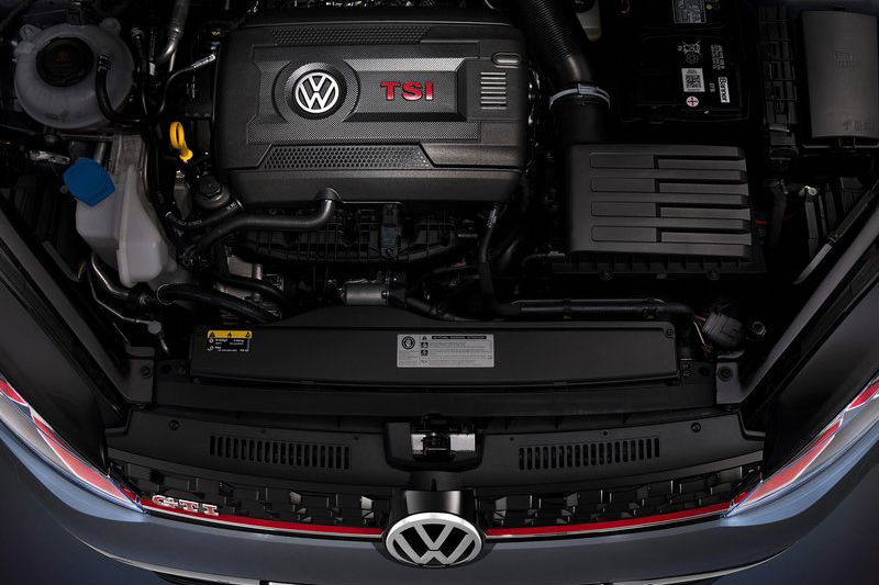 Golf GTI TCR Concept採取了與所有Golf GTI相同的2.0升直列四缸渦輪增壓引擎本體,可輸出290hp與37.8kg-m動力。
