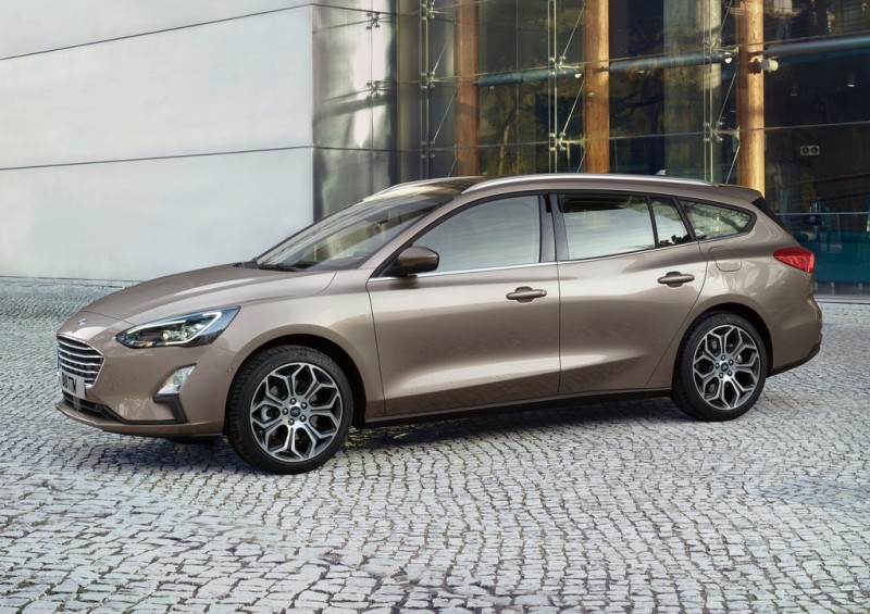 Ford Focus Wagon這類的平價中小型五門旅行車是國內目前所欠缺的