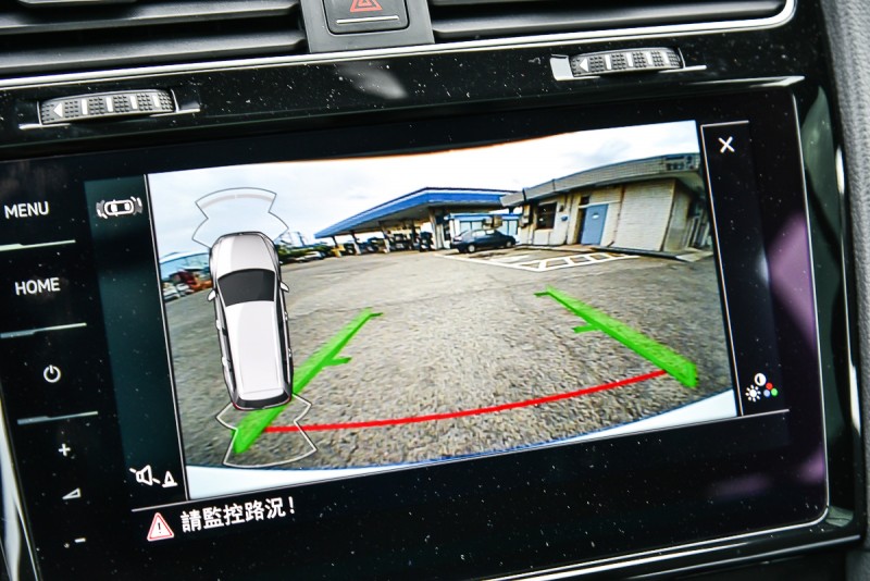 後廂裝滿器材也不怕,因為Golf Variant 280TSI R-line有清楚的倒車顯影