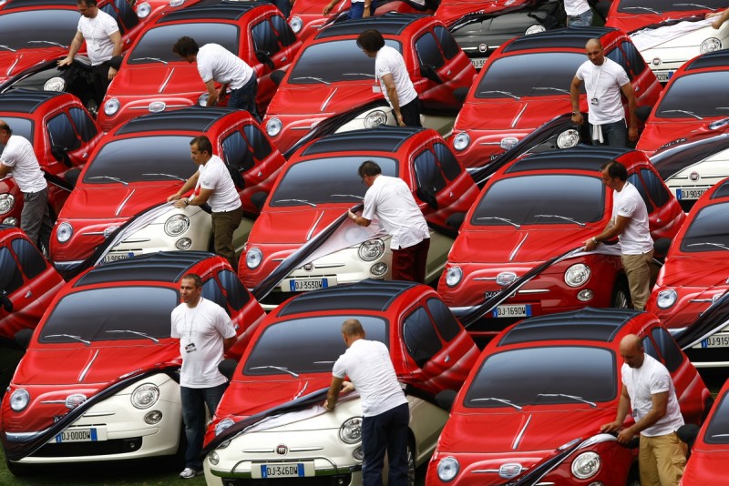 2007年Fiat500重生,原廠特別製作老500樣貌的全車布套作為首批車主交車禮,也算是對老車的另類致敬方式