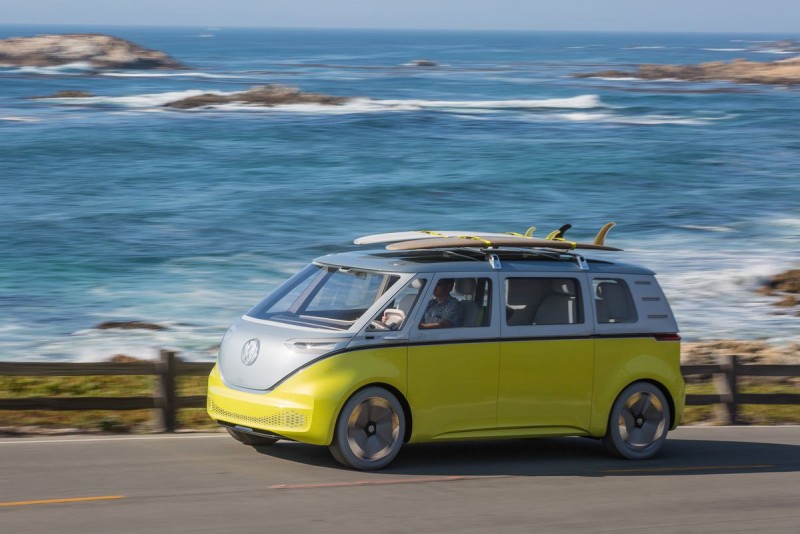 VW的Micro Bus重生計畫讓車身回歸T1大小,經歷多款概念車後,目前採用MEB平台的id Buzz concept會不會是量產前最後設計?讓我們一起期待下去