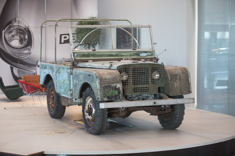 Land Rover Series I原型車從2016年找尋之後便將其展示在Jaguar Land Rover Classic大廳中央的旋轉舞台上,刻意的不加修復,就是為了呈現濃厚的歷史歲月感。