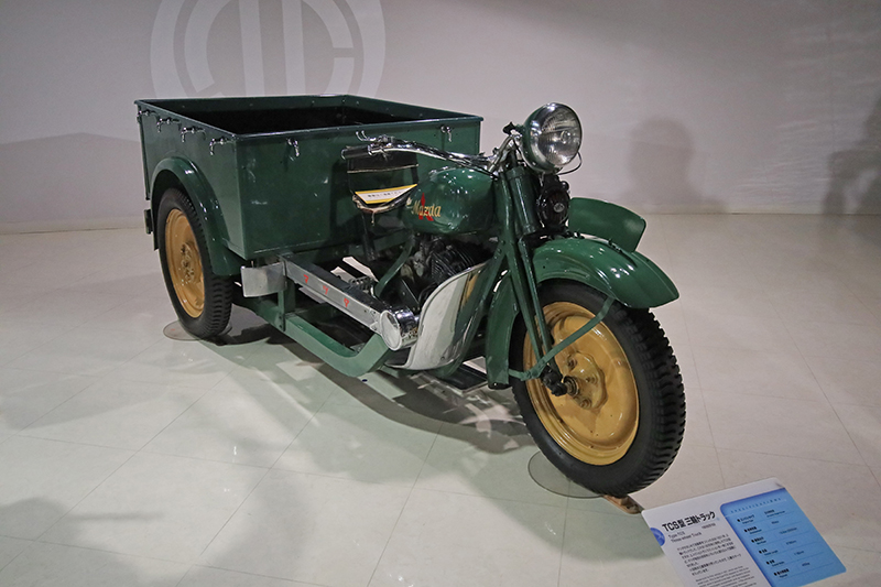 從1935年的Type-TCS三輪貨車,看得出Mazda創廠初期是以銷售民用運輸工具為主。