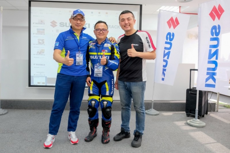 台鈴黃教信董事長林進賢資深經理與台灣加州賽車學校掌門人陳琮閔。