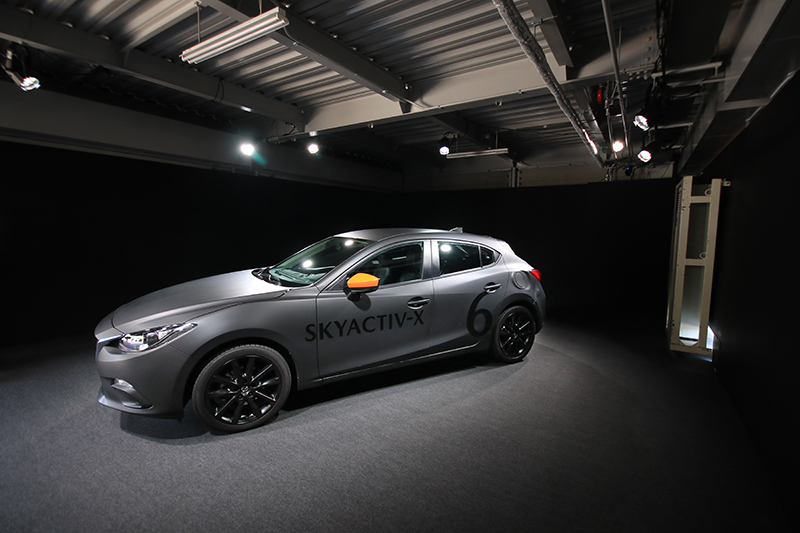 本次Skyactiv-X體驗活動靠的就是這輛不起眼的現行Mazda 3,但骨子裏其實已經是全新世代大改款Mazda 3,只不過包上了舊車殼作為偽裝而已。