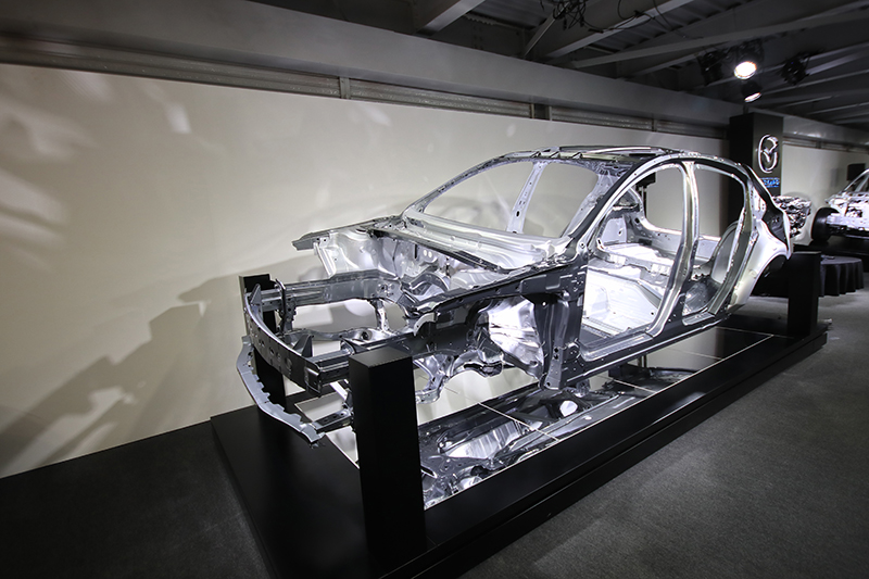 與Skyactiv-X搭配的,還有新一代的車體結構。