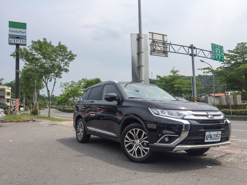 經過超商休息站,當然要體貼的主動停車,讓大家休息上個廁所