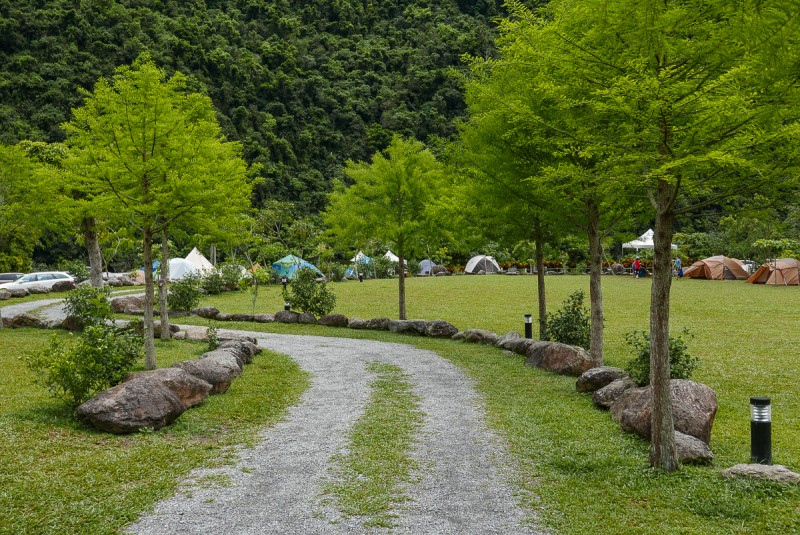 避開炎熱夏季,春天與秋天比較適合露營