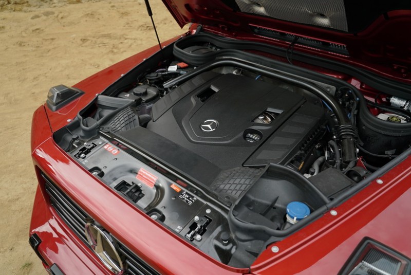 G 500搭載4.0L V8雙渦輪引擎,同樣具備「Hot inner V」內置雙渦輪技術,具備422hp最大馬力與610Nm峰值扭力,0-100kmh加速僅需5.9秒