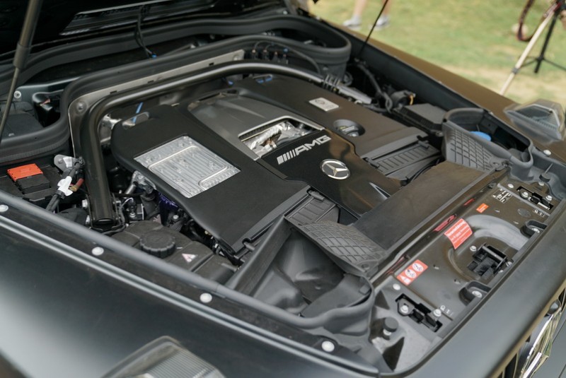 Mercedes-AMG G 63的4.0L V8雙渦輪汽油引擎,最大馬力高達585hp,峰值扭力更有850Nm的水準,可於4.5秒內完成0-100kmh加速