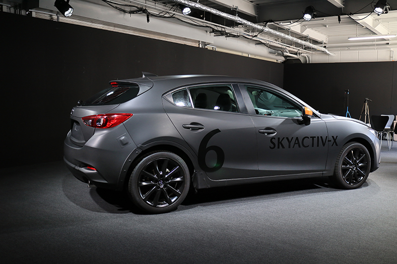 外觀上,這幾輛Skyactiv-X原型車與現行Mazda 3幾乎一模一樣。