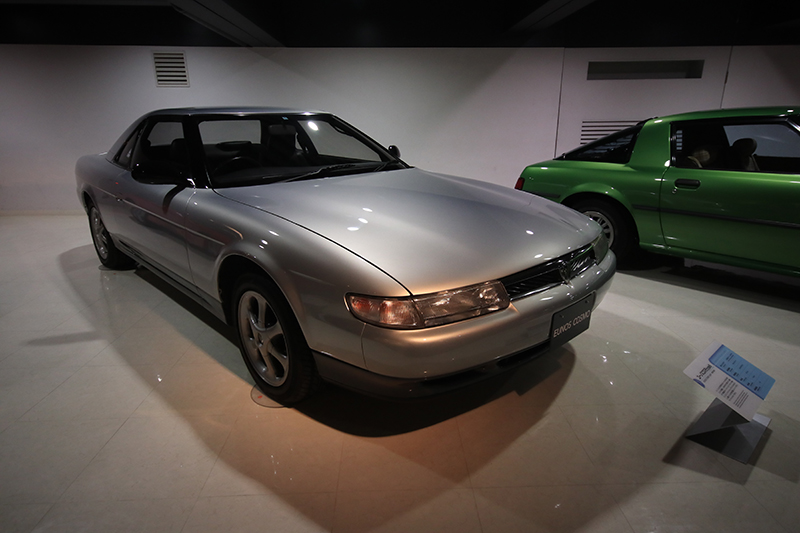 1992年Eunos Cosmo TypeS。