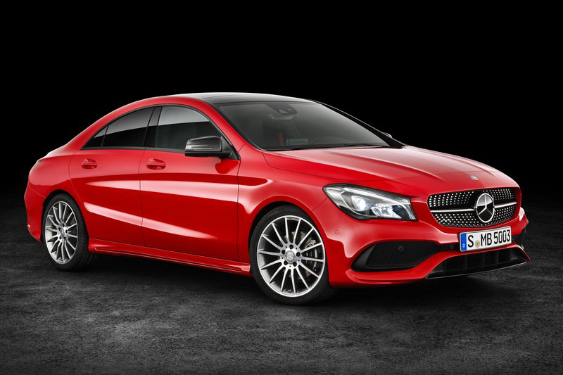 Mercedes-Benz這廂最入門房車產品則請出186萬元的CLA 200,但車身大小與後座空間明顯與ES 200兩個世界。