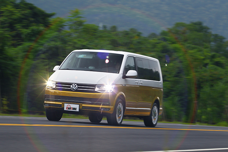 無論高速公路或是蜿蜒蘇花,Volkswagen Multivan的2.0升TDI渦輪增壓柴油動力永遠帶來飽滿加速力道。