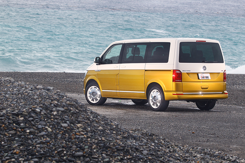 將Volkswagen Multivan開至漂亮景點,寬敞空間隨即化身行動咖啡廳。