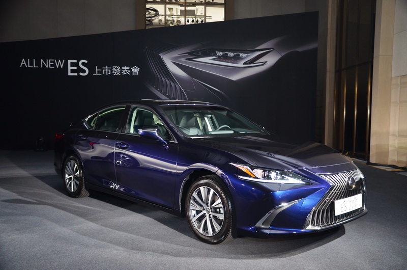 外觀承襲Lexus新世代設計元素,Coupe般的跑車輪廓呈現極為大膽的前衛設計