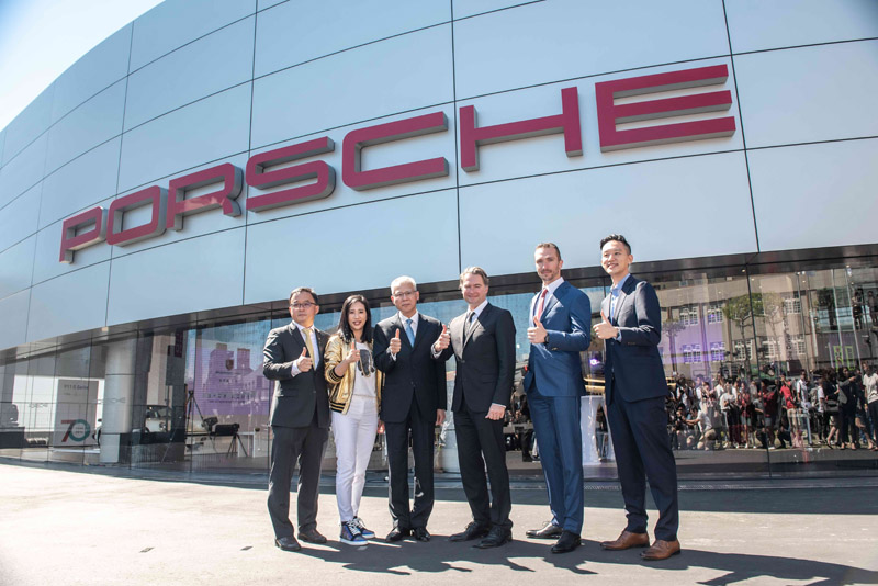 Porsche海外銷售事業部副總裁Matthias Becker(右三)、台灣保時捷總裁Martin Limpert先生(右二)、義美食品高志尚董事長(左三)、尚騰汽車高易誼董事長(左二)、吳睿弘總經理(左一)及顧立愷董事(右一)共同出席開幕儀式。