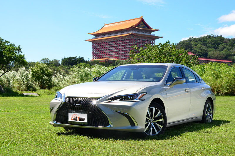  沉穩內斂與熱情衝勁兼具! Lexus ES大改款就是要你毫不猶豫的買單 