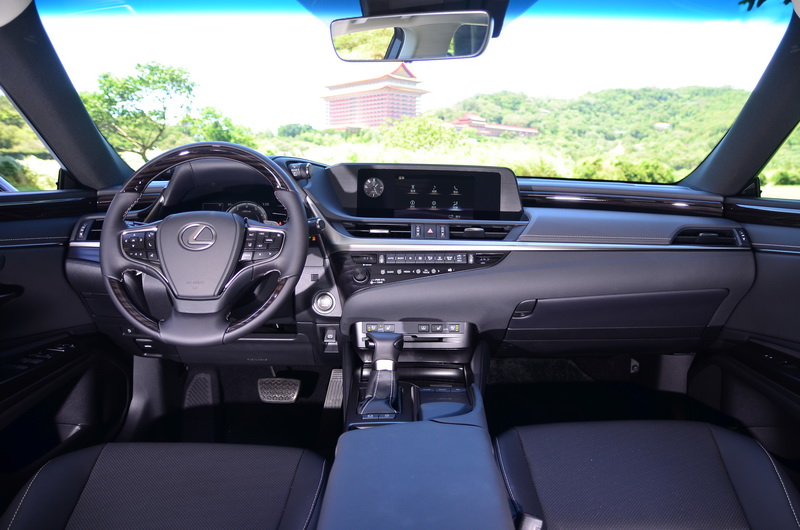 Seat in Control座艙概念讓駕駛者能更輕鬆的在觸手可及之處掌控多數功能