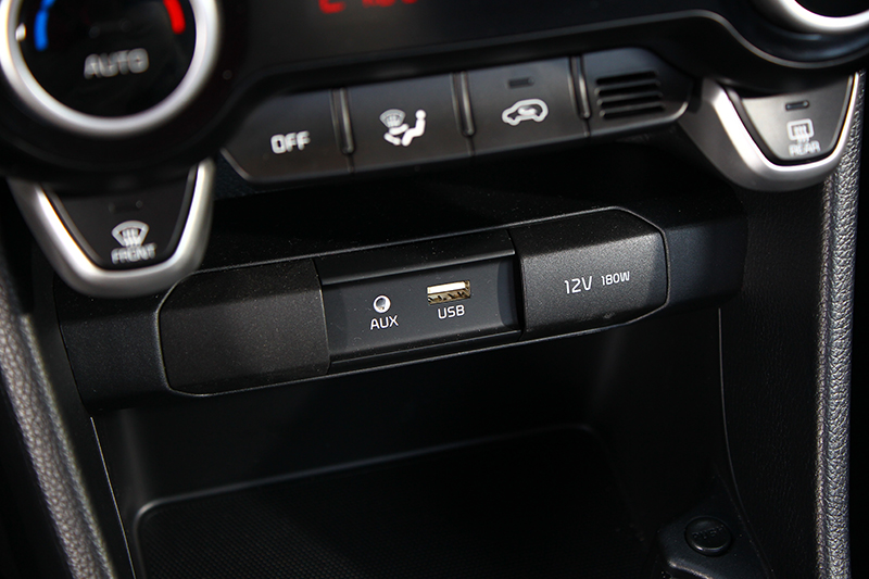 諸如恆溫空調或USB、AUX-IN,甚至七氣囊與ESC等都是Picanto X-Line的標配,誠意確實滿點。