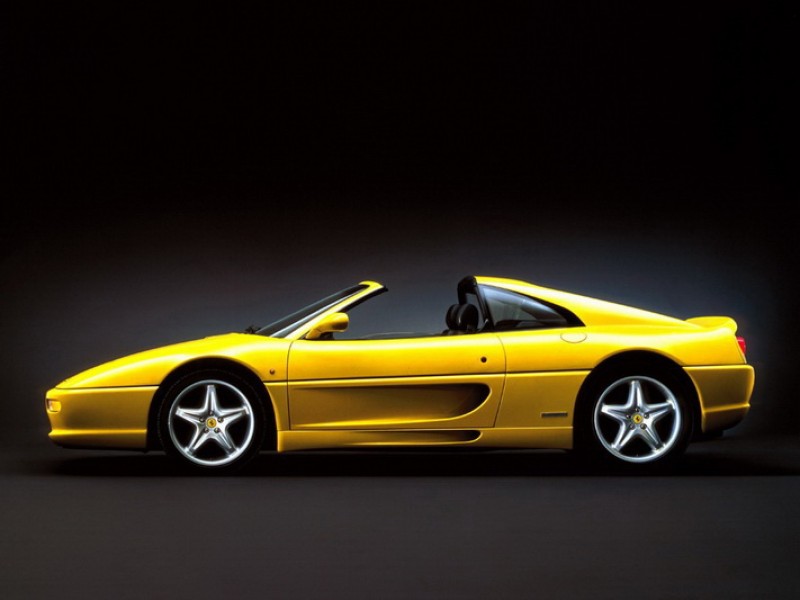 1999年的F355 GTS便是採手動拆卸車頂之車型