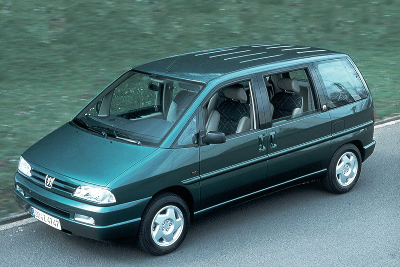 1994年誕生的PEUGEOT 806是款Full Size MPV,具備寬敞且多變的實用大空間。