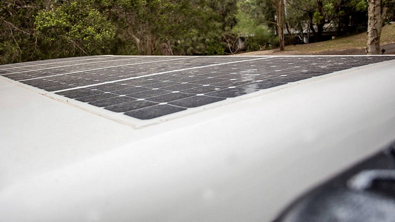 車頂的太陽能板能作為設備的電力來源