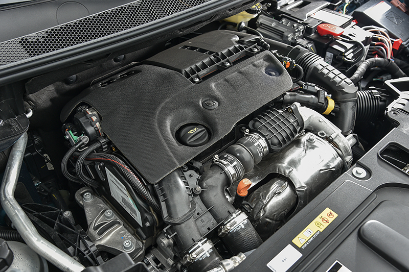 5008 1.6L BlueHDi雖僅具備120hp馬力,但30.59kg-m的峰值扭力絕對帶給你難以想像的加速快感。