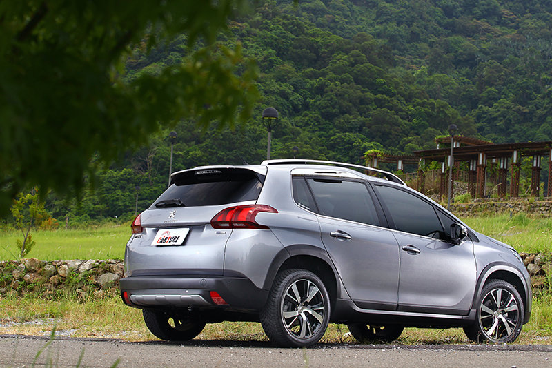 小改款後的2008 SUV,以充滿肌肉感之鈑件折線與防刮飾板帶出濃厚越野氛圍。