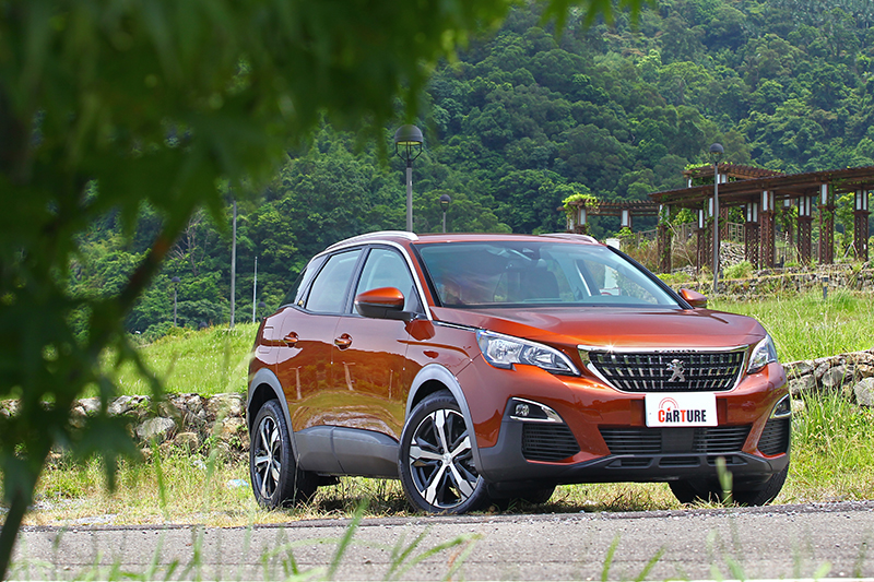 一改初代3008兼容MPV、SUV與Hatchback特質,全新世代3008 SUV改採由以QUARTZ概念車而來的SUV化風格。