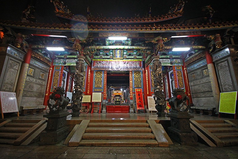 於祀典武廟旁不遠處,大天后宮即赫然出現眼前。