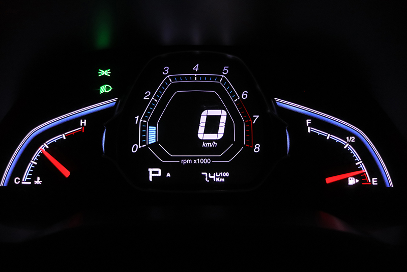 儀錶的平均油耗計顯示為7.4L/100km,還比實際數值來得差。