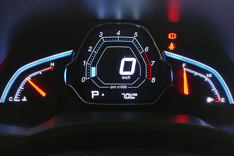 這次平均油耗計顯示的數字是7.0L/100km,換算下來約14.2286km/L,與實際數值差異不算太大。