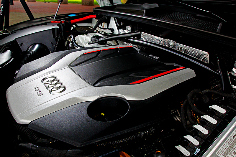 3.0升V6渦輪引擎354hp/51kgm動力忠實的呈現在動態駕駛。